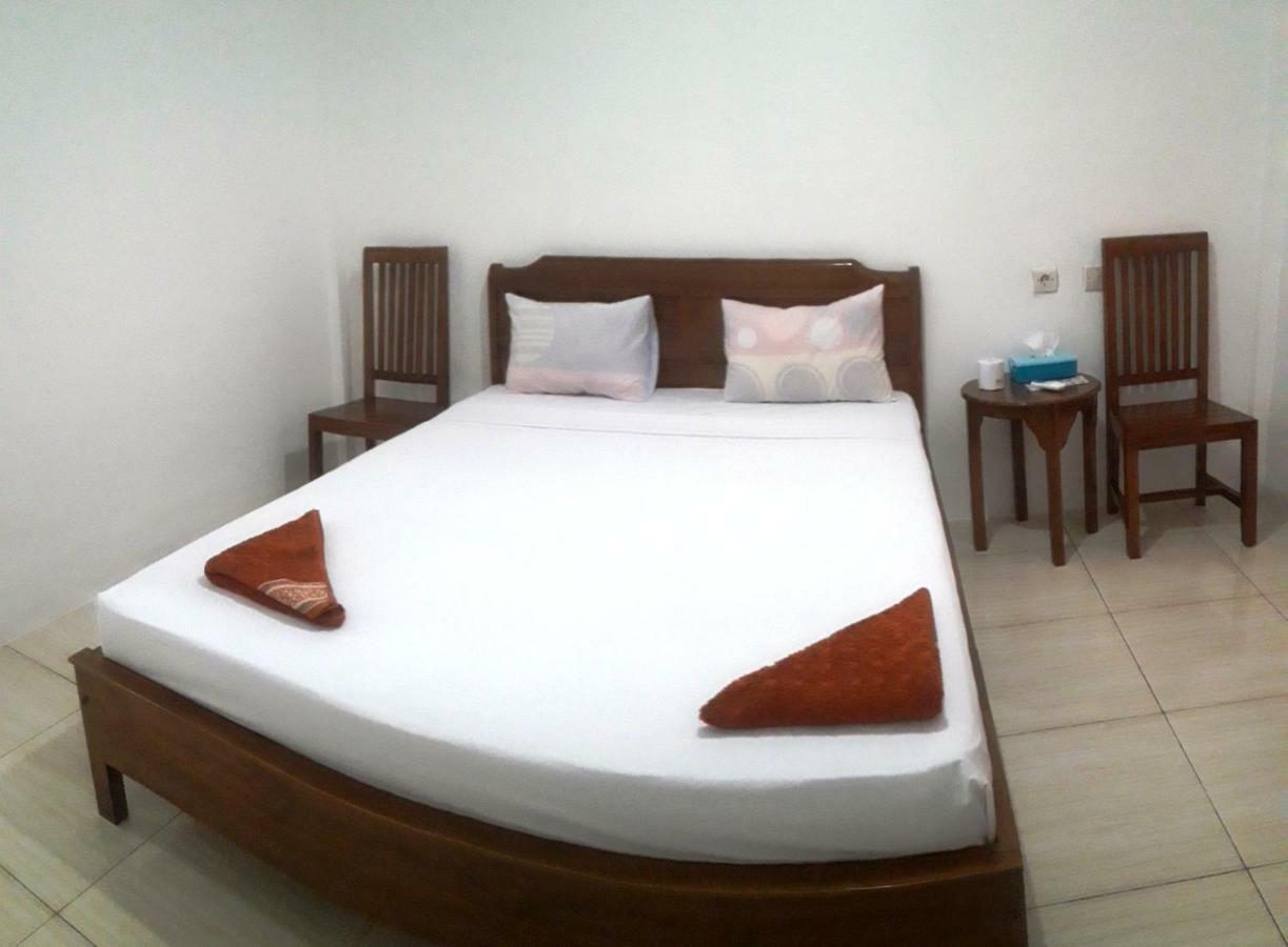 The Teuz B&B Labuan Bajo Buitenkant foto