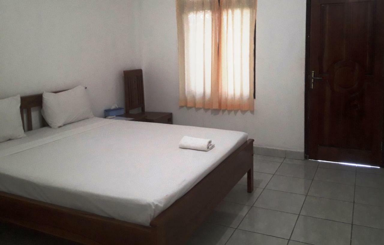 The Teuz B&B Labuan Bajo Buitenkant foto