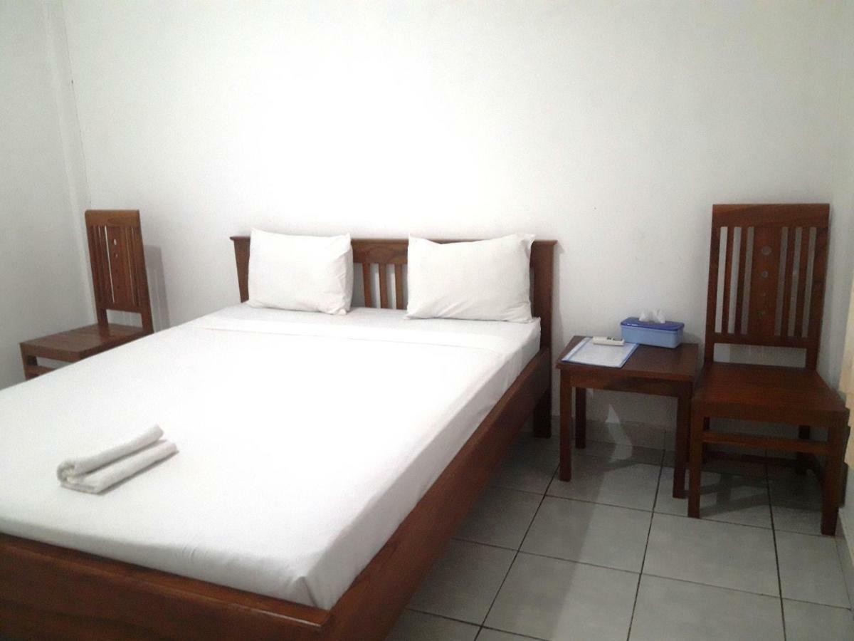 The Teuz B&B Labuan Bajo Buitenkant foto