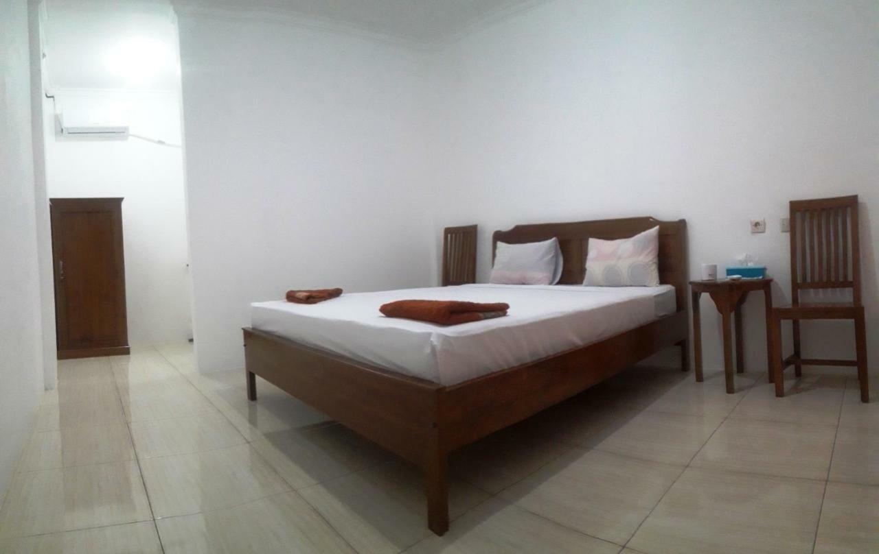 The Teuz B&B Labuan Bajo Buitenkant foto