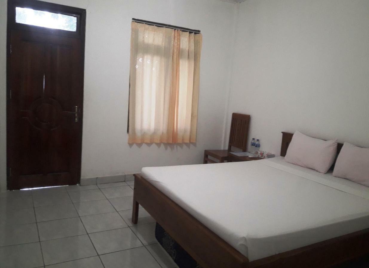 The Teuz B&B Labuan Bajo Buitenkant foto