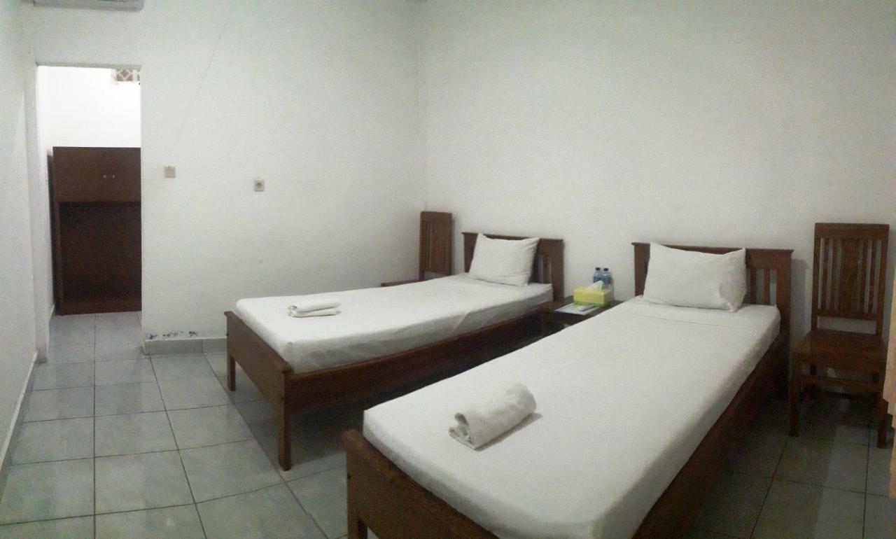 The Teuz B&B Labuan Bajo Buitenkant foto