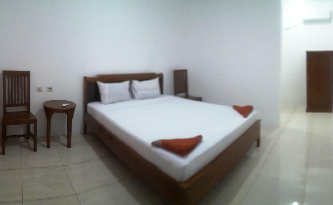 The Teuz B&B Labuan Bajo Buitenkant foto