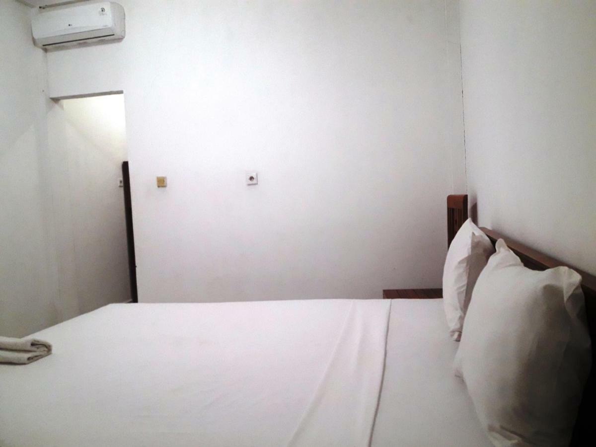 The Teuz B&B Labuan Bajo Buitenkant foto
