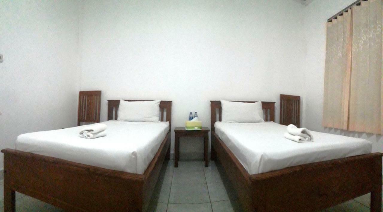 The Teuz B&B Labuan Bajo Buitenkant foto